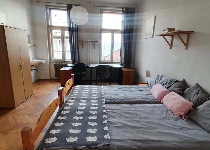 센트럴 룸 게스트하우스 *