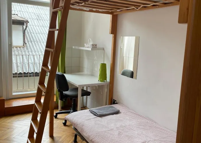 센트럴 룸 게스트하우스 *