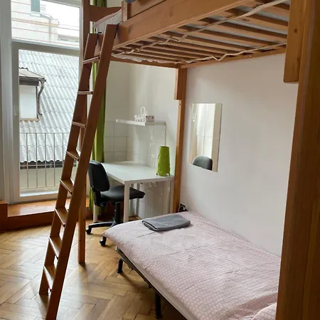 Central Gostinjska kuća *