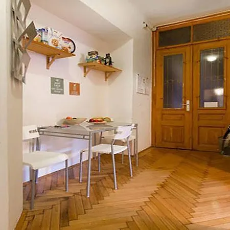 Central Gostinjska kuća